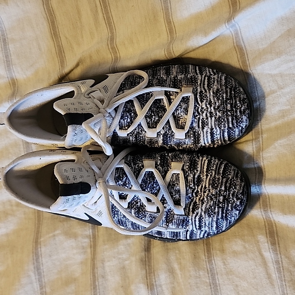 Nike KD Oreo Basketball shoes.  Kids size 6.  Used but in very good condition.